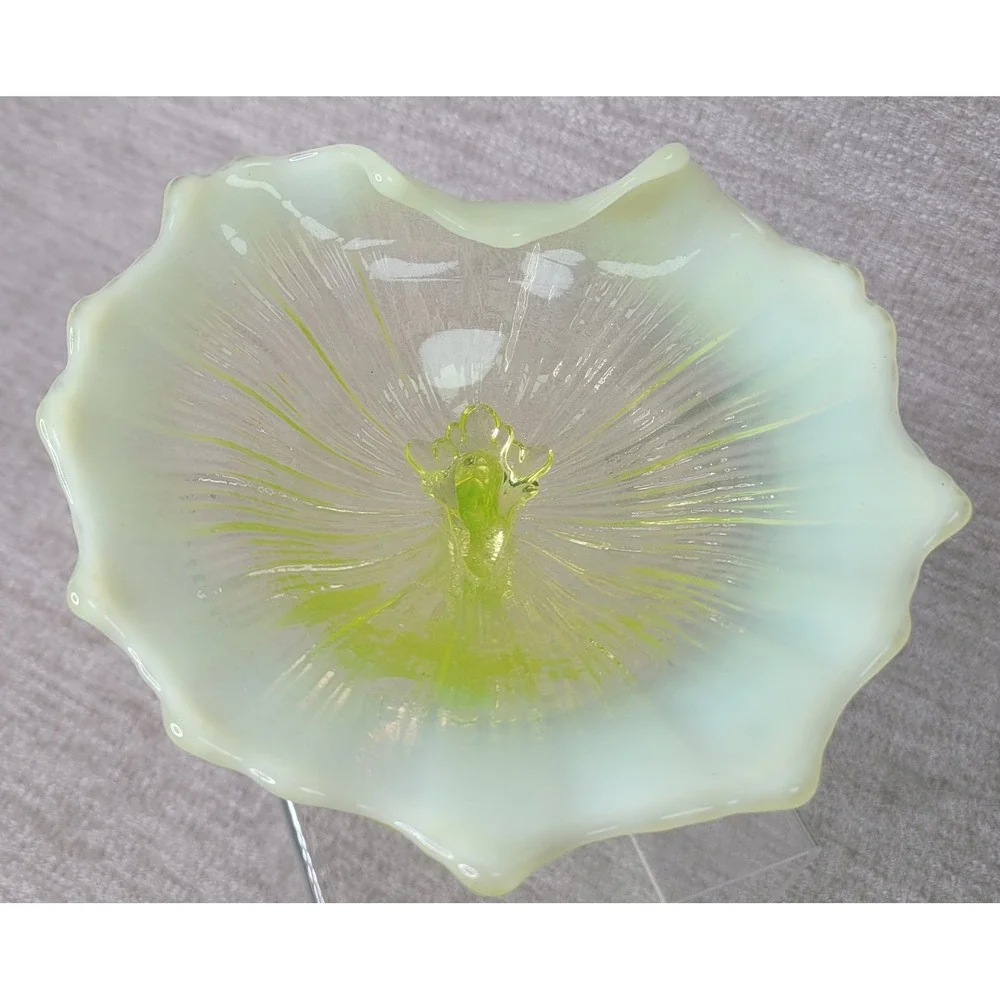 Fenton vintage vaseline